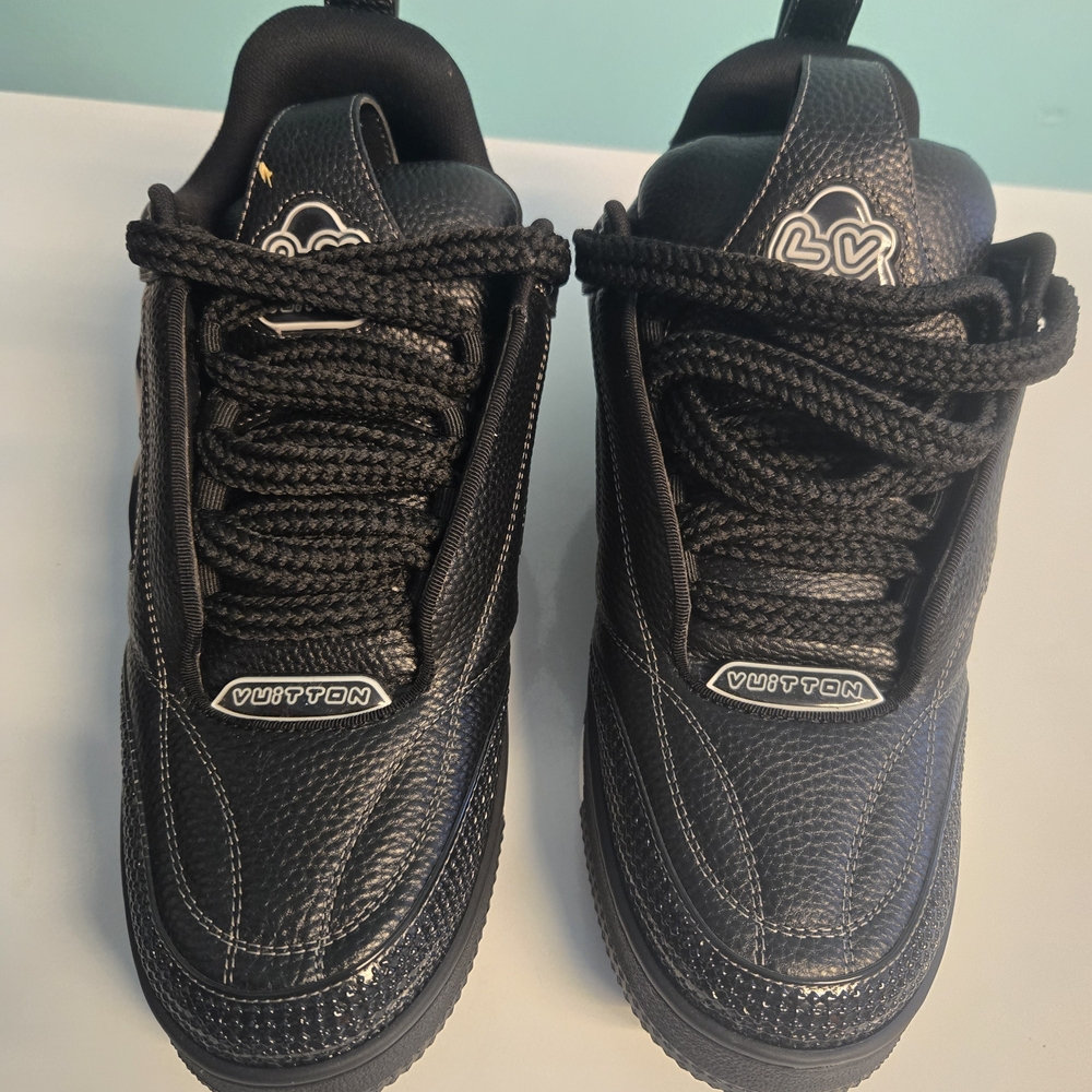 Black boat sneakers